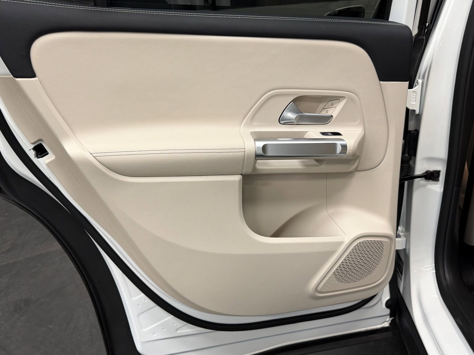 Used 2025 Mercedes-Benz GLB 250 image 36