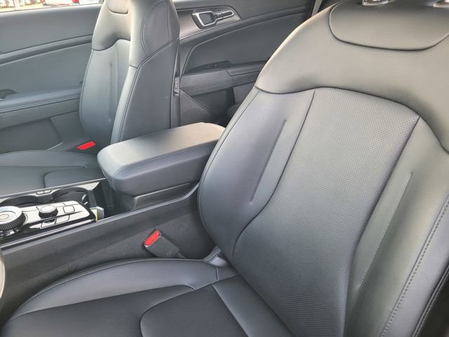Used 2025 Kia Sportage EX image 11