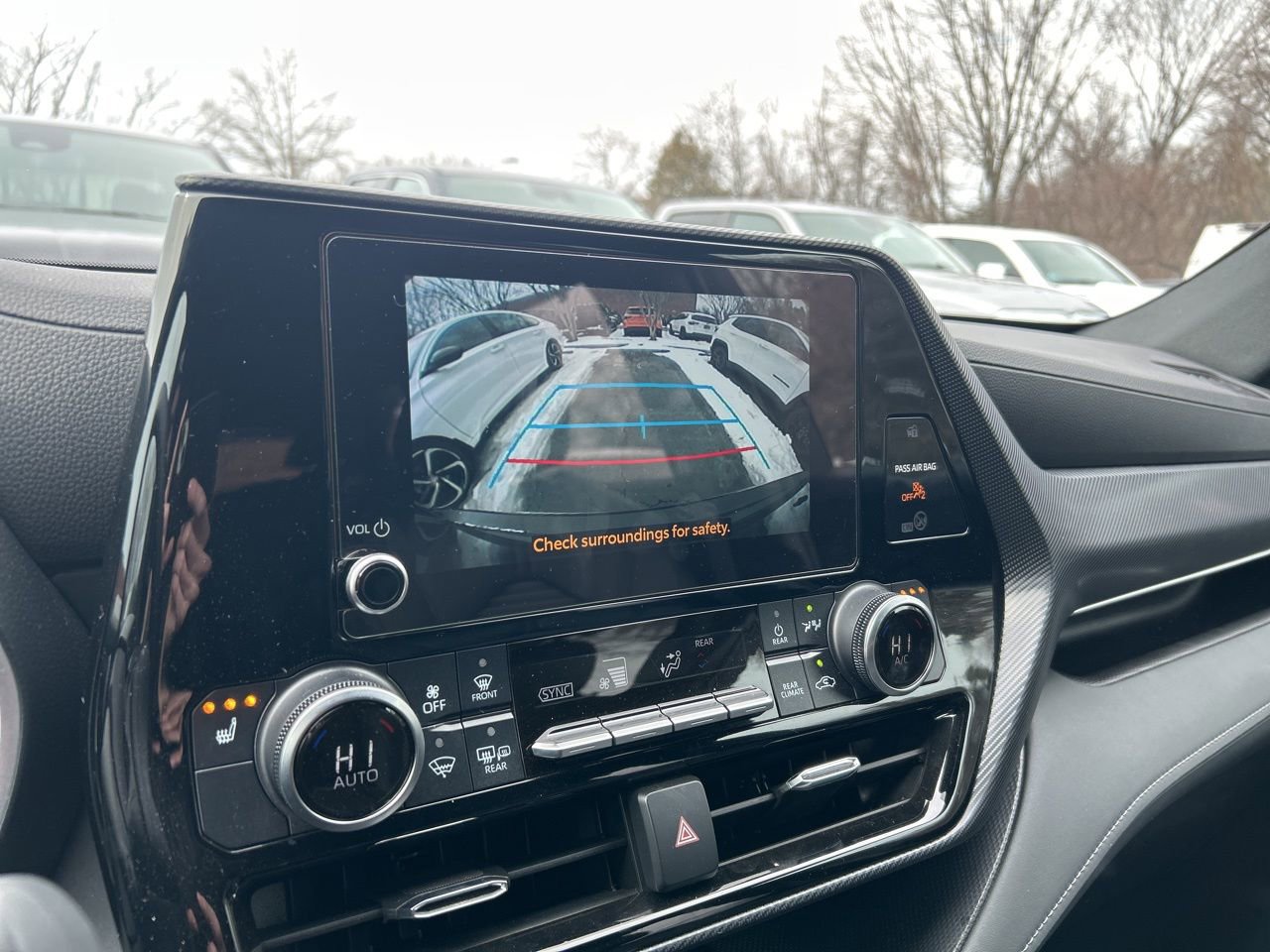 Used 2023 Toyota Highlander XSE image 16