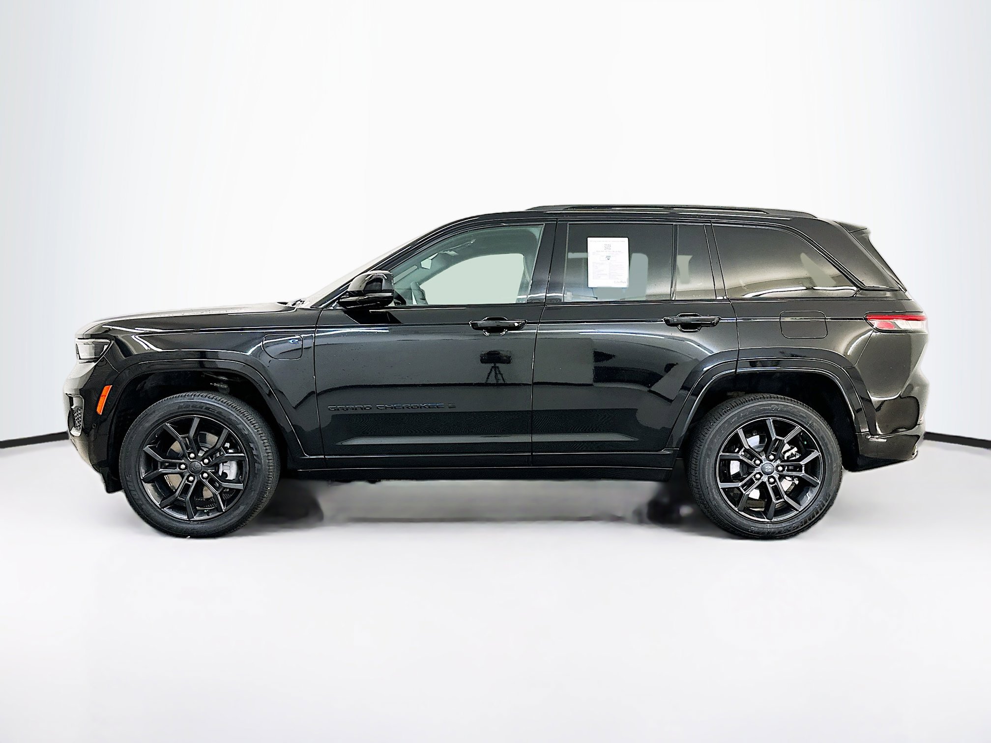 Used 2024 Jeep Grand Cherokee Limited 4xe image 4