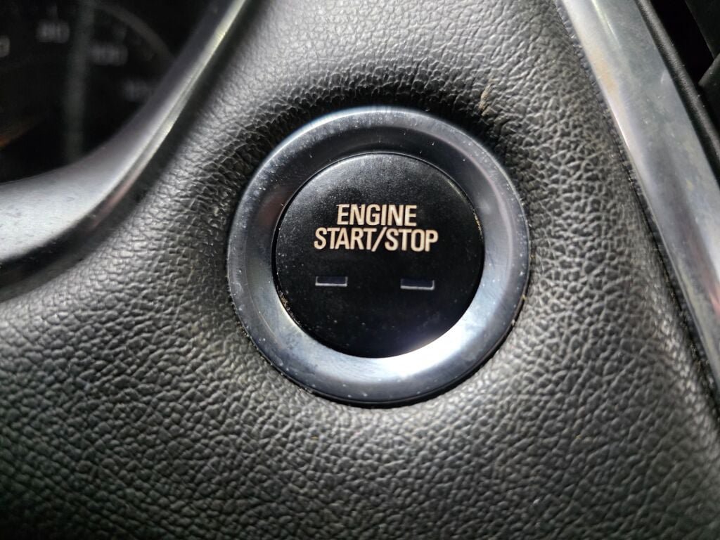 Used 2022 Chevrolet Traverse LT FWD image 16