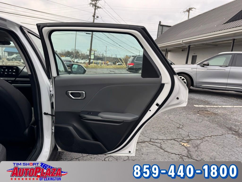 Used 2025 Kia K4 LXS image 40