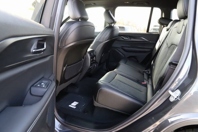 New 2025 Jeep Grand Cherokee Altitude AWD/4WD image 16