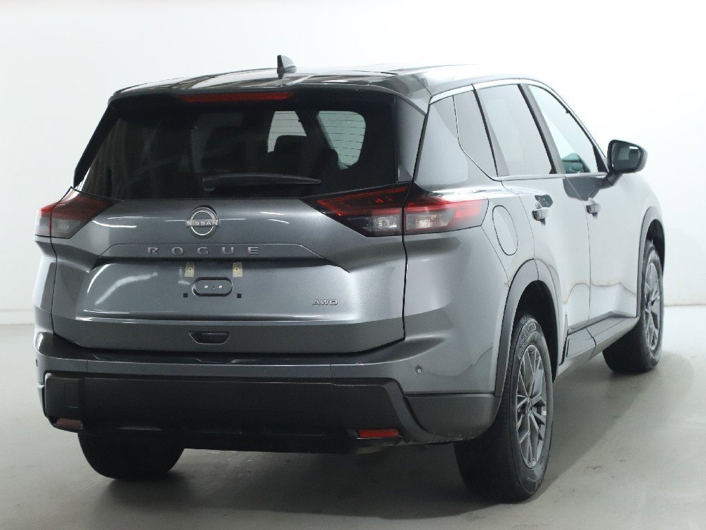 Used 2024 Nissan Rogue S image 47