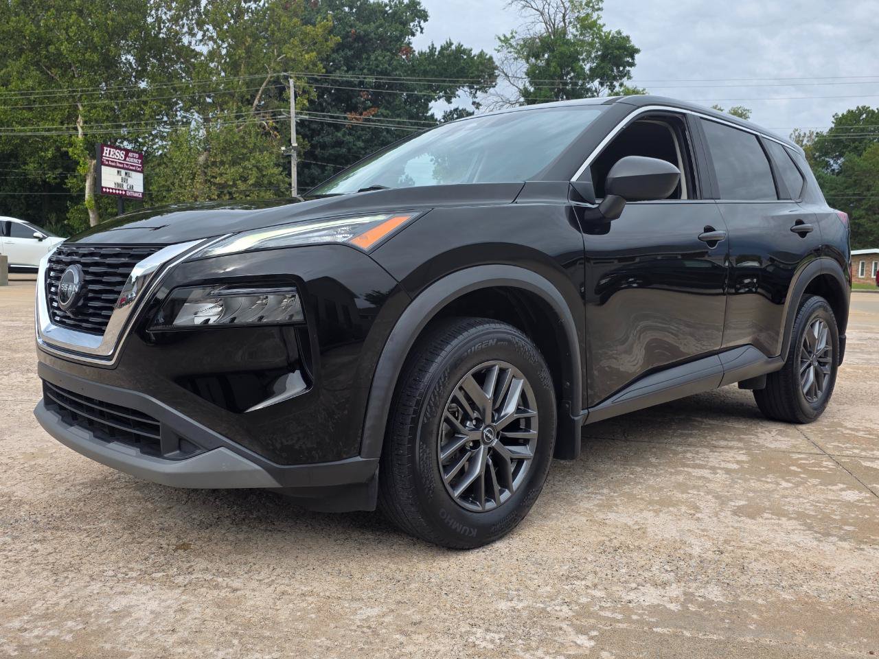 Used 2023 Nissan Rogue S FWD image 2