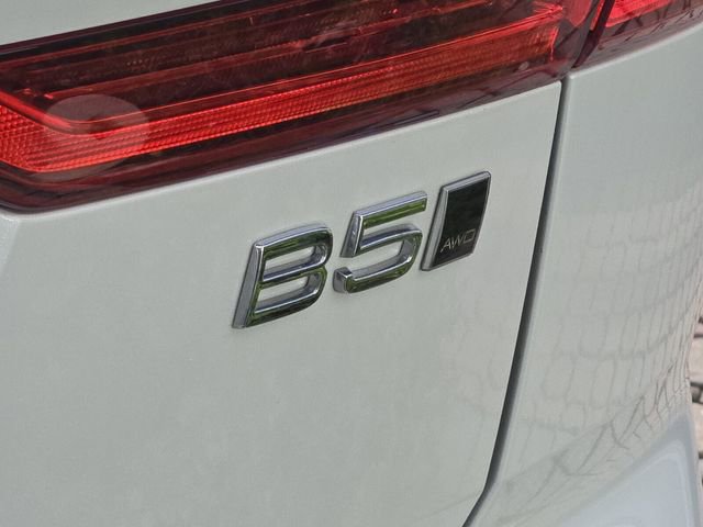 Used 2024 Volvo XC60 B5 Core image 9