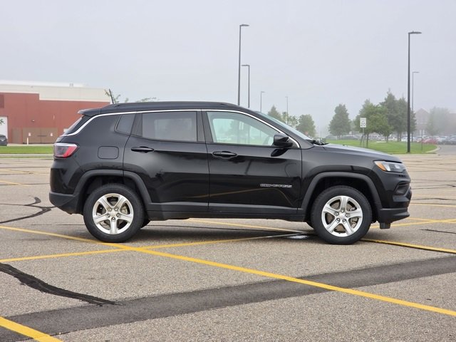 Used 2023 Jeep Compass Latitude w/ Convenience Group image 2