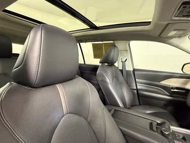 Used 2024 Toyota Grand Highlander AWD image 31