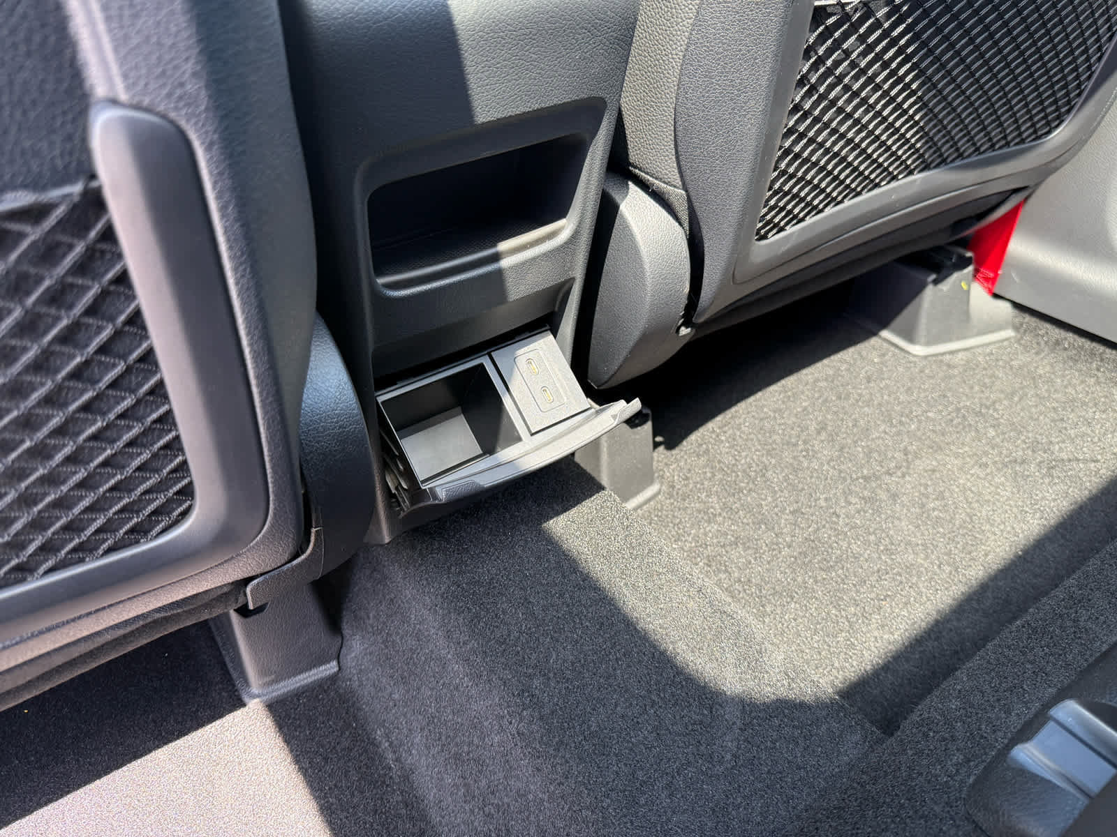 New 2025 Mercedes-Benz GLB 35 AMG 4MATIC image 30