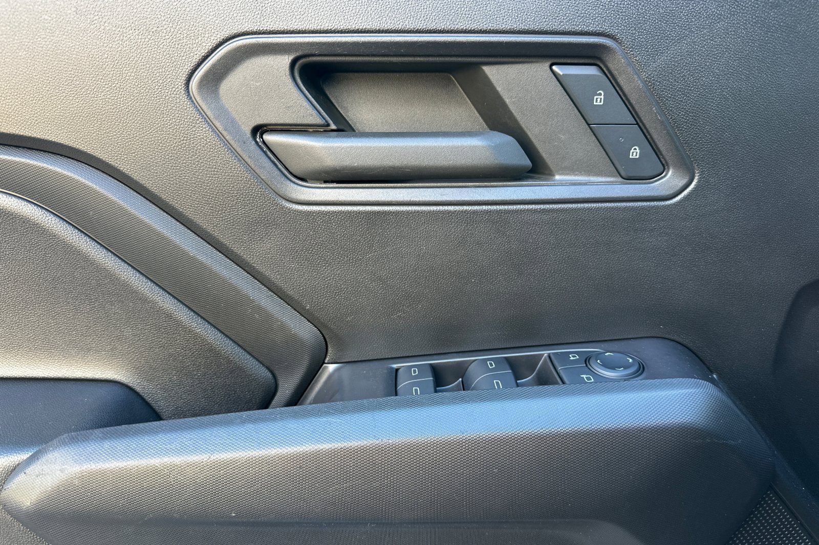 Used 2024 Chevrolet Colorado W/T image 11