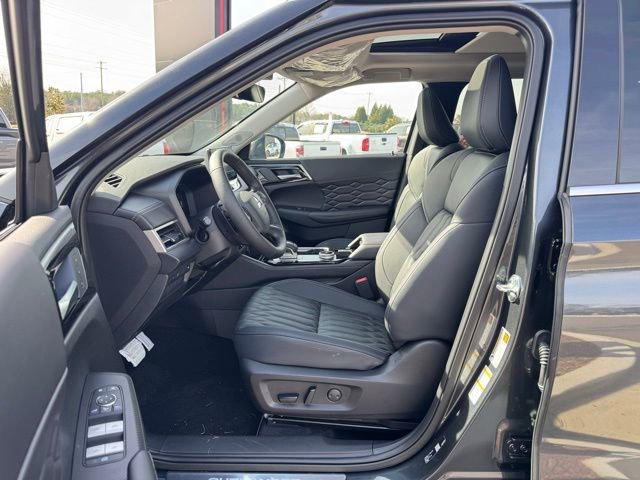 New 2026 Mitsubishi Outlander SEL FWD image 19