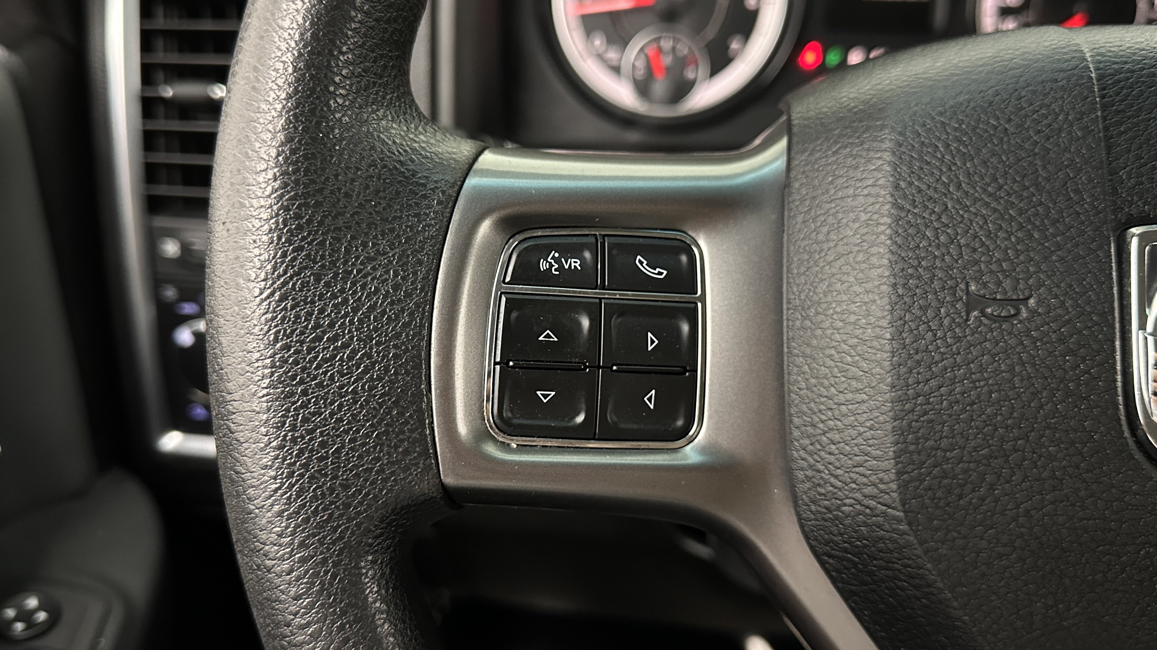 Used 2021 RAM 1500 Classic SLT RWD image 17