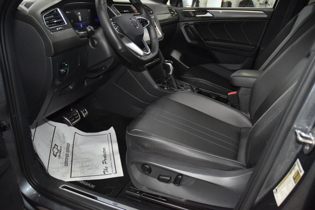 Used 2023 Volkswagen Tiguan SE R-Line AWD/4WD image 36