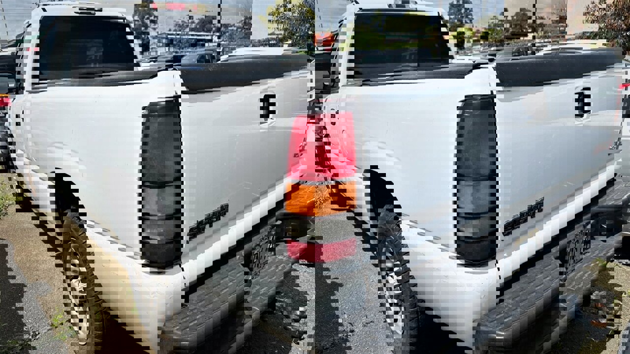 Used 2005 GMC Sierra 1500 W/T image 2