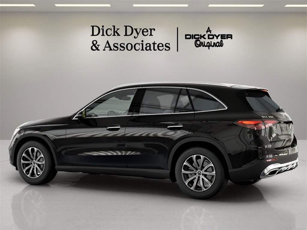 Used 2025 Mercedes-Benz GLC 300 4MATIC image 16