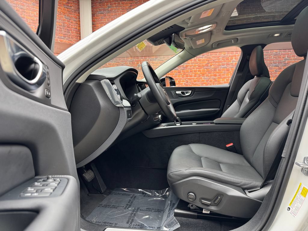 Used 2025 Volvo XC60 B5 Plus AWD/4WD image 22