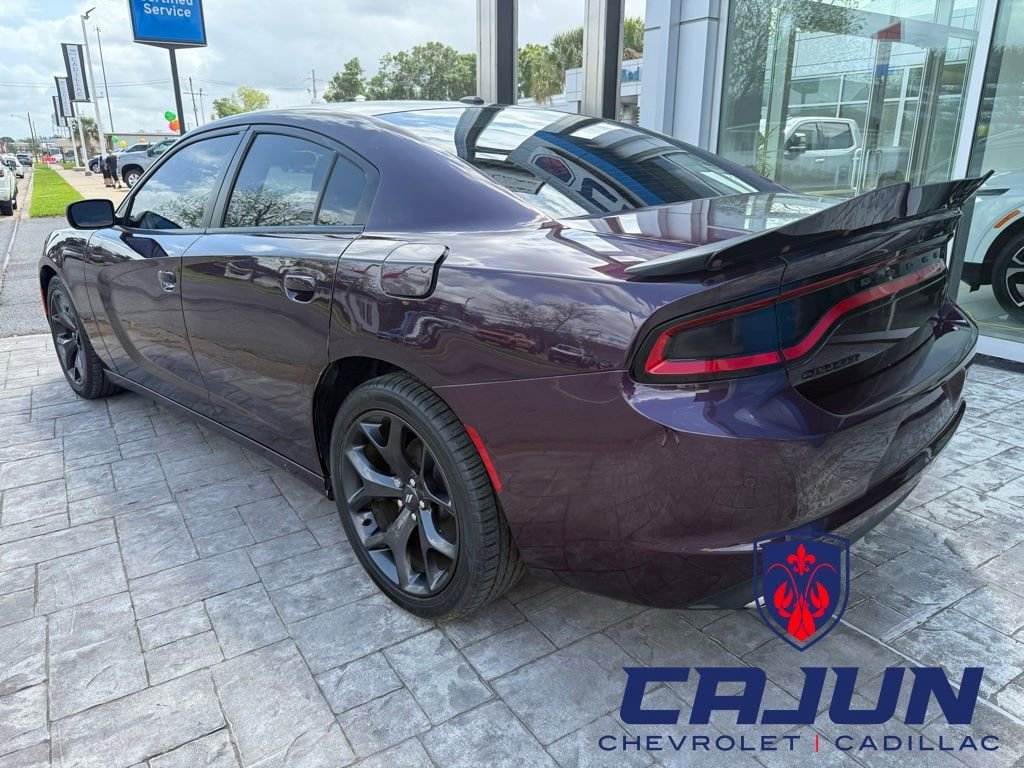 Used 2020 Dodge Charger SXT w/ Blacktop Package RWD image 2