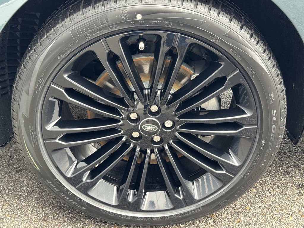 New 2026 Land Rover Range Rover Velar Dynamic SE image 11