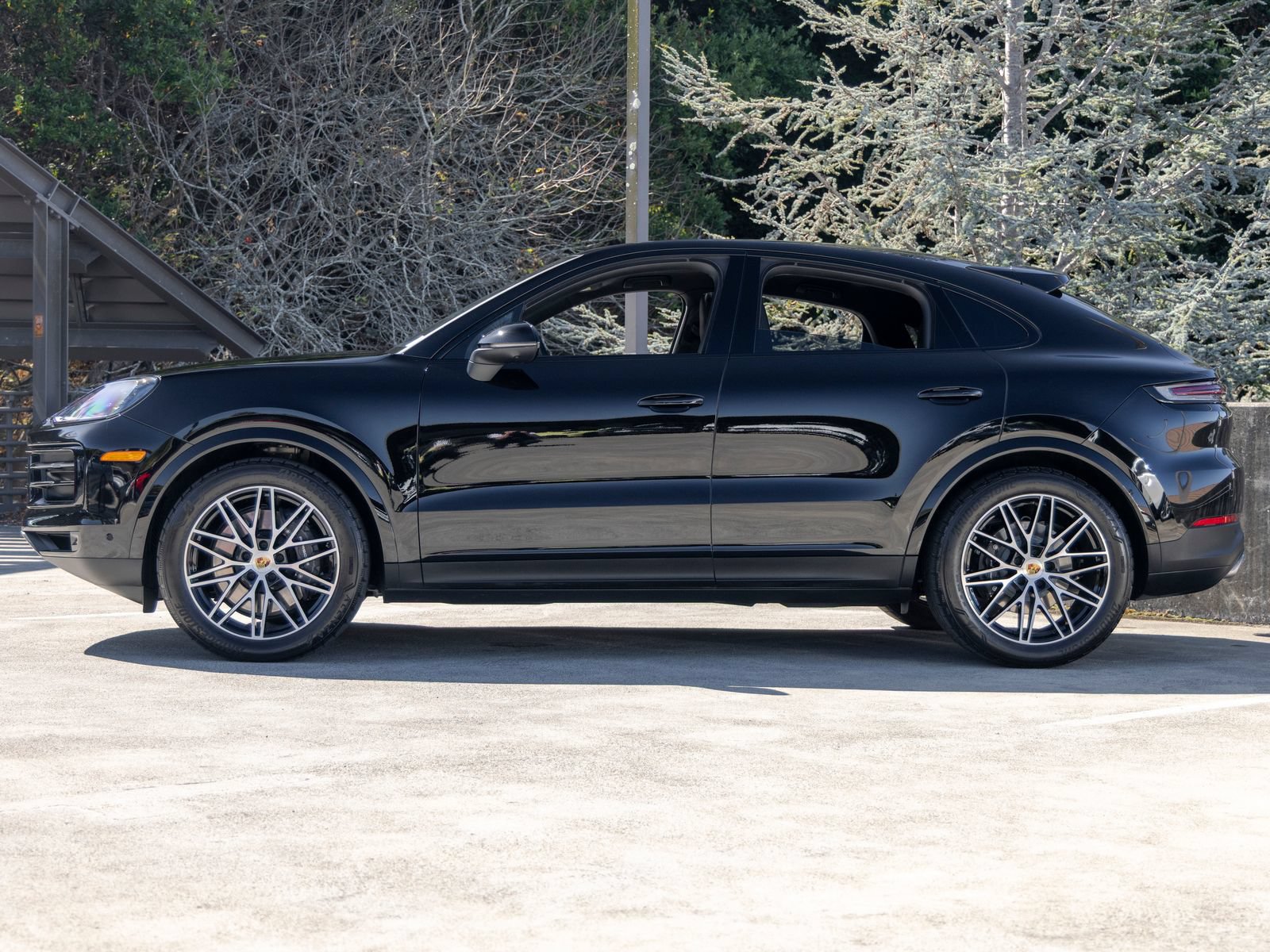Used 2024 Porsche Cayenne Coupe AWD/4WD image 2