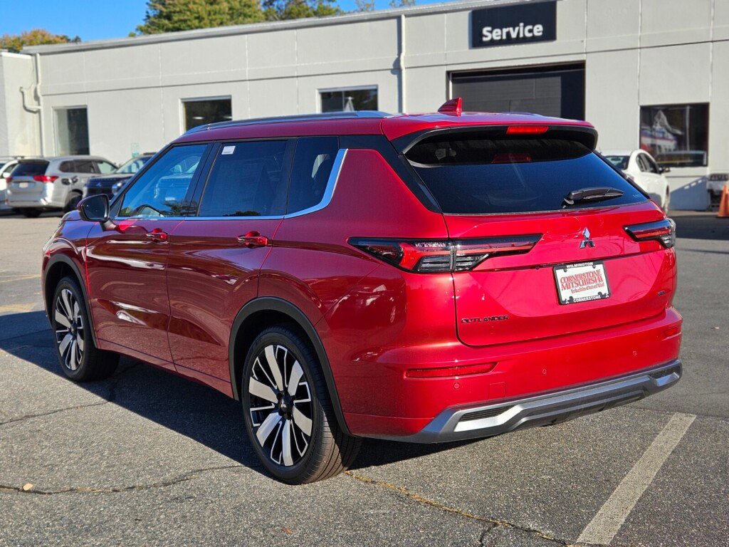 New 2025 Mitsubishi Outlander SEL image 3