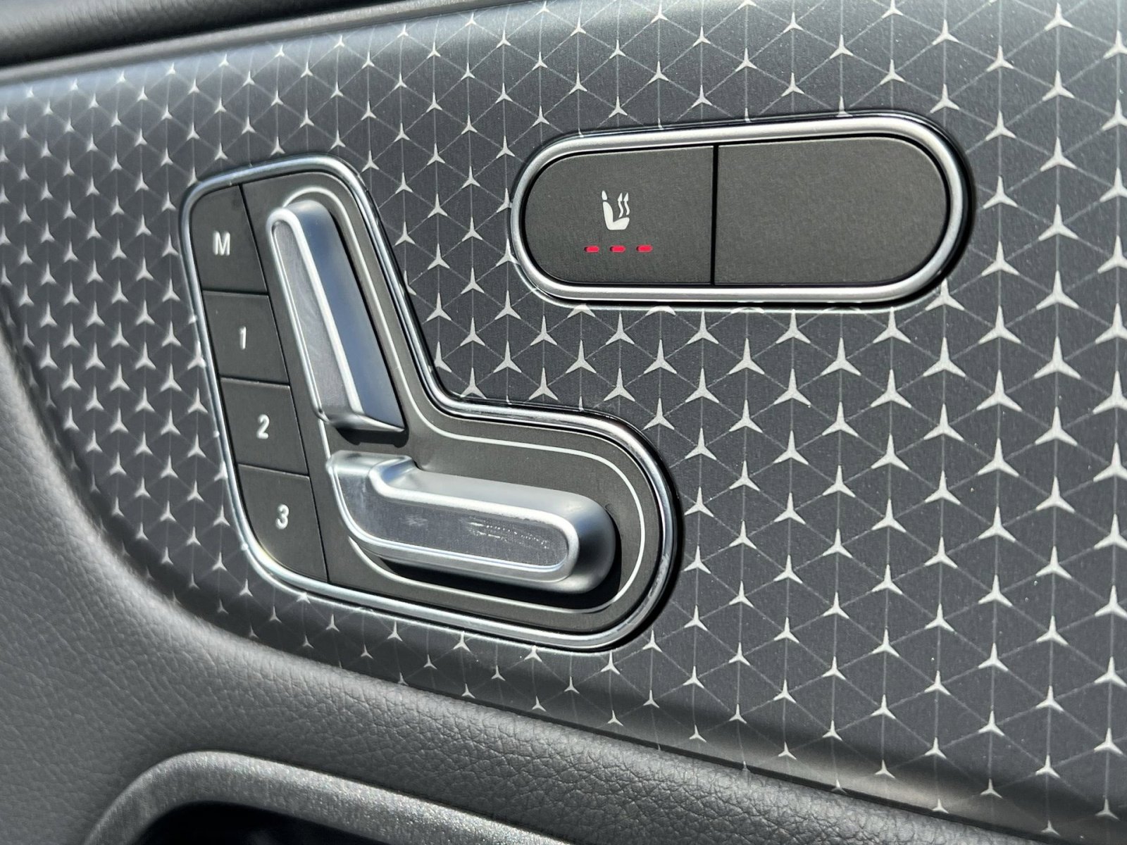 New 2026 Mercedes-Benz GLB 250 4MATIC image 33