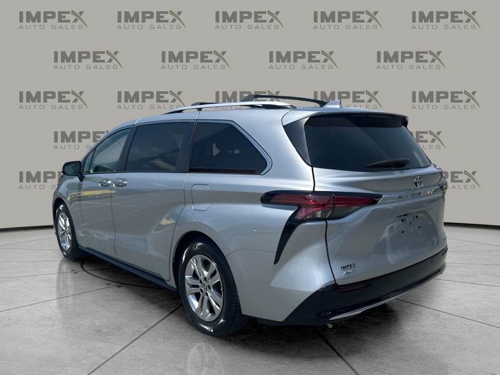 Used 2021 Toyota Sienna Platinum image 3