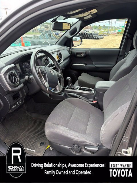 Used 2017 Toyota Tacoma TRD Sport w/ Tow Package (A/T) AWD/4WD image 5