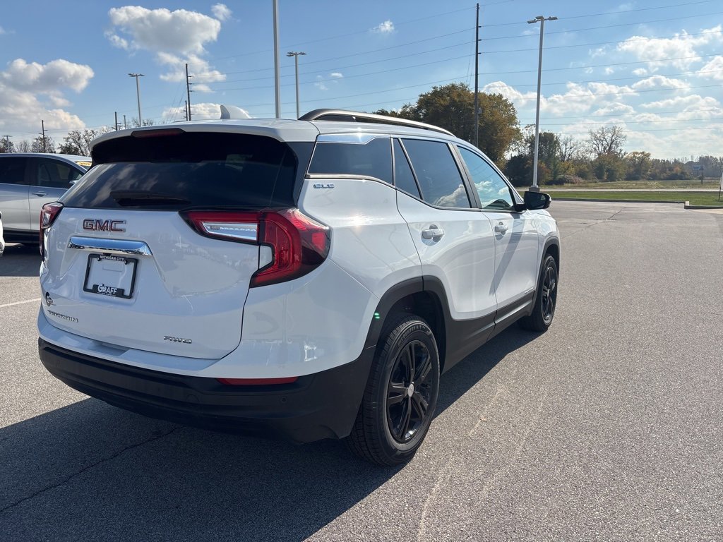 Used 2023 GMC Terrain SLE w/ Driver Convenience Package image 5