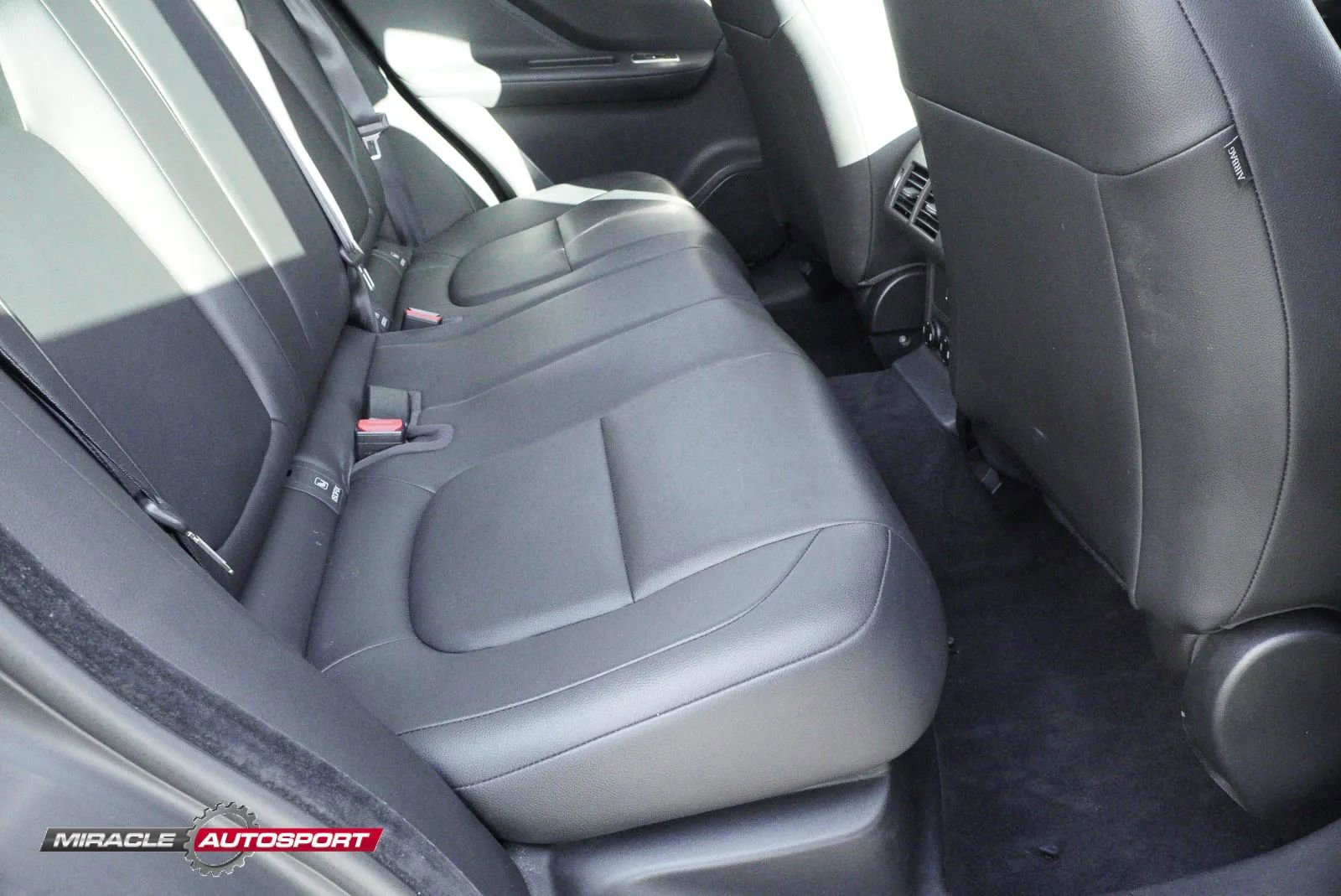 Used 2019 Jaguar F-PACE Premium image 38