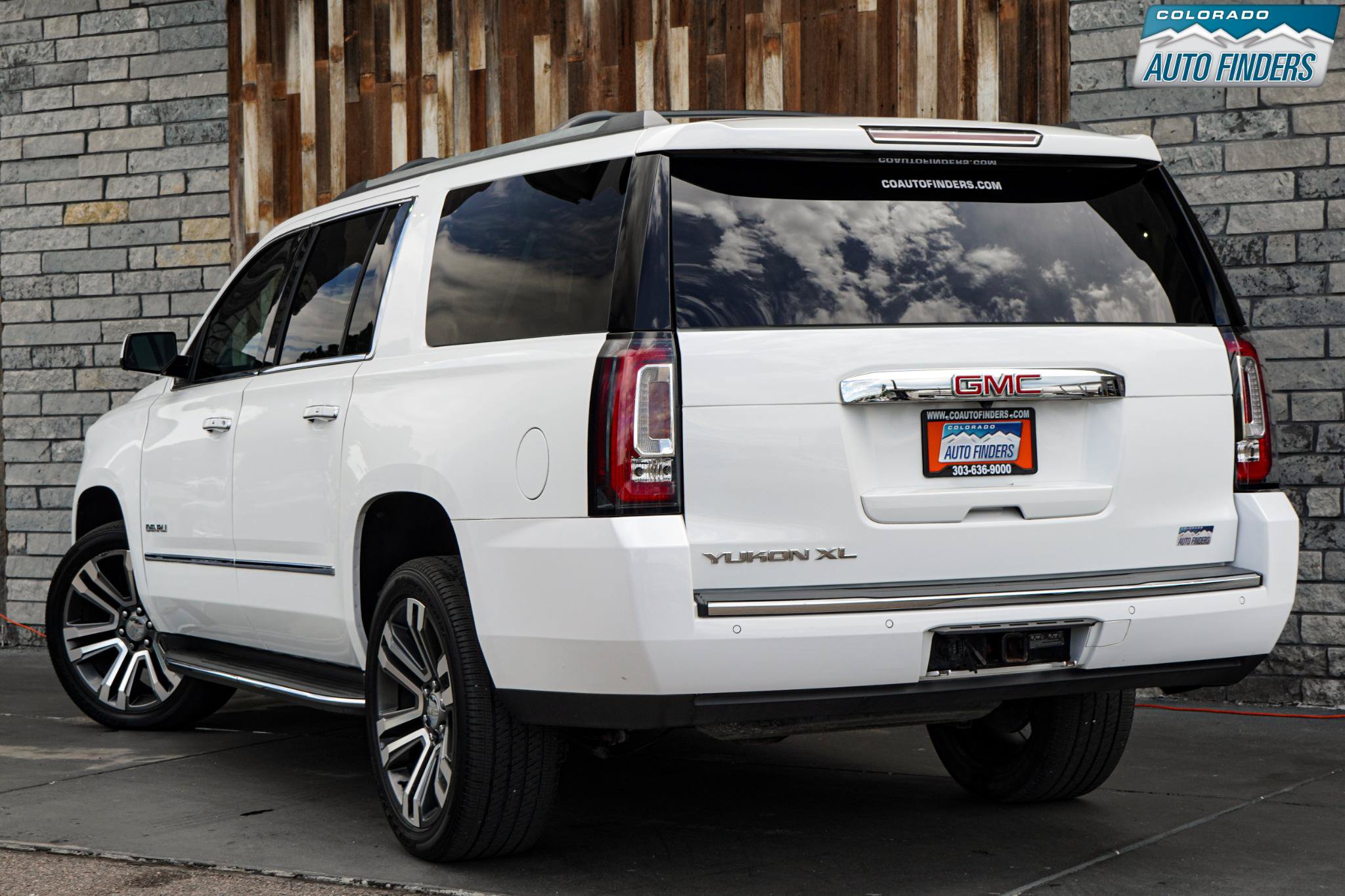 Used 2017 GMC Yukon XL Denali w/ Open Road Package AWD/4WD image 4