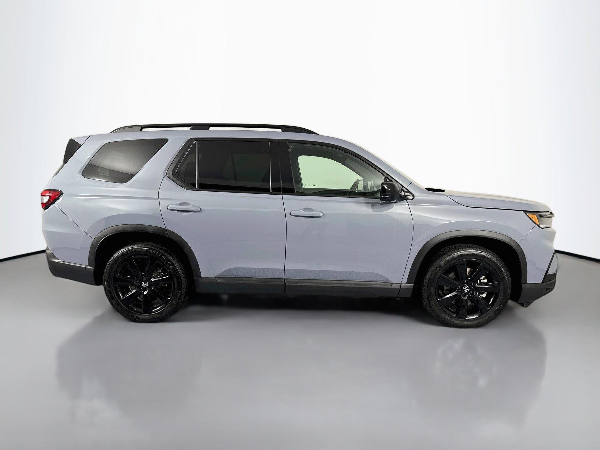 Certified 2025 Honda Pilot Black Edition image 4