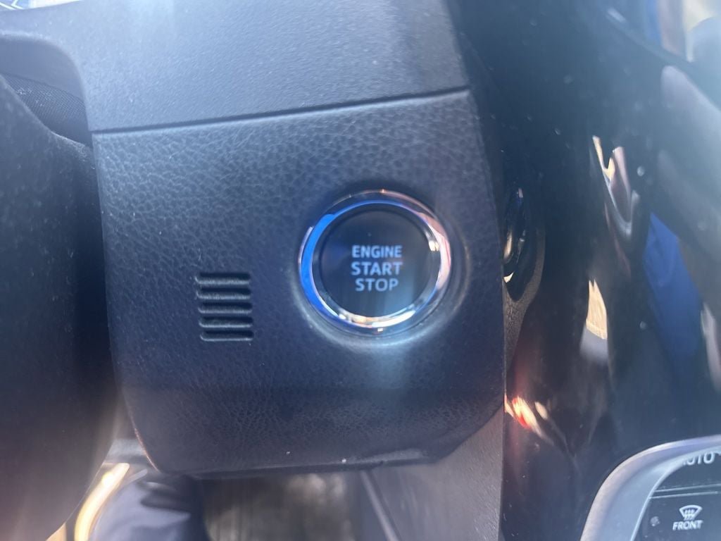 Used 2018 Toyota Corolla SE w/ SE Premium Package FWD image 14