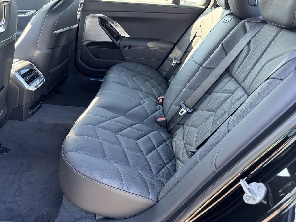 New 2025 BMW 750e xDrive w/ Premium Package image 23