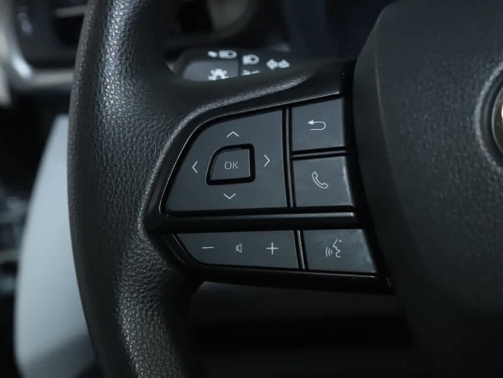 Used 2025 Toyota Sienna LE FWD image 21