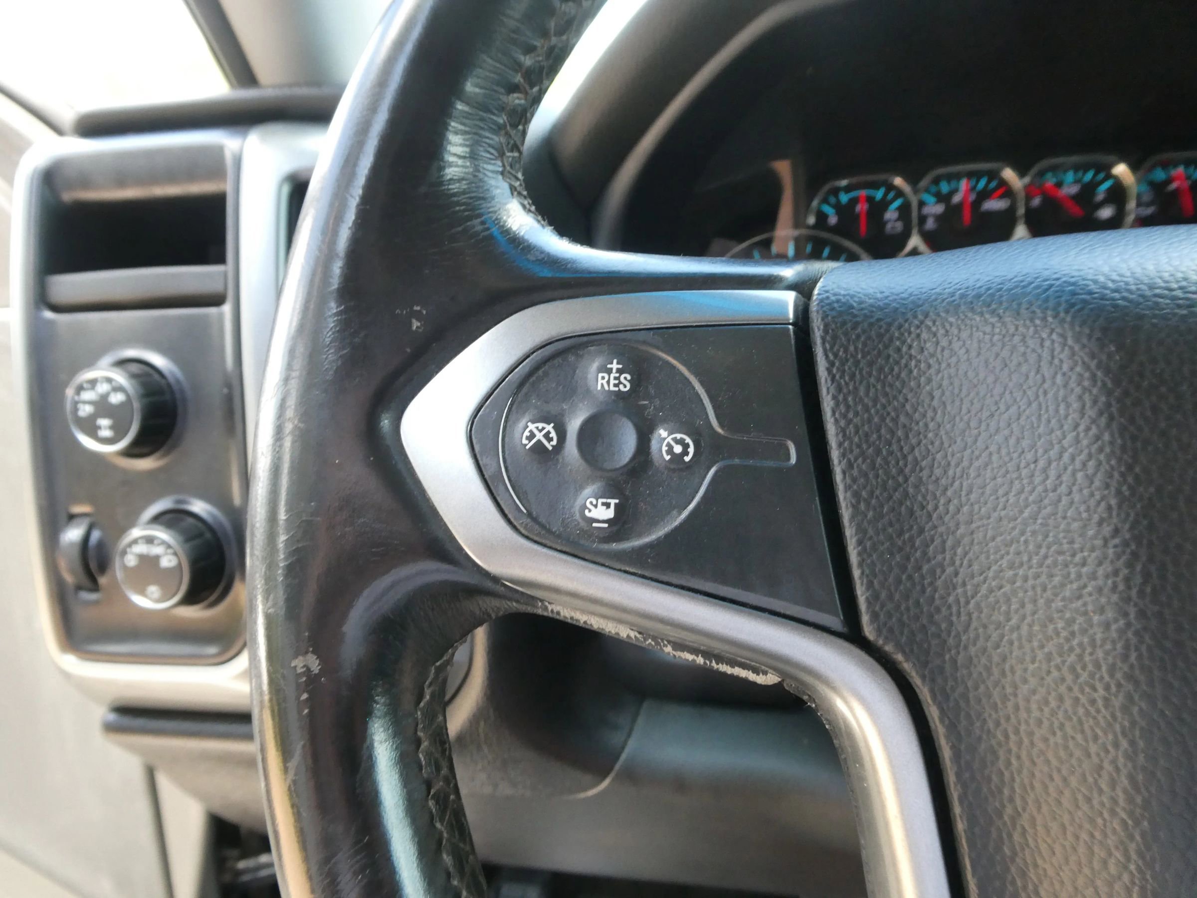 Used 2016 Chevrolet Silverado 1500 LT AWD/4WD image 16
