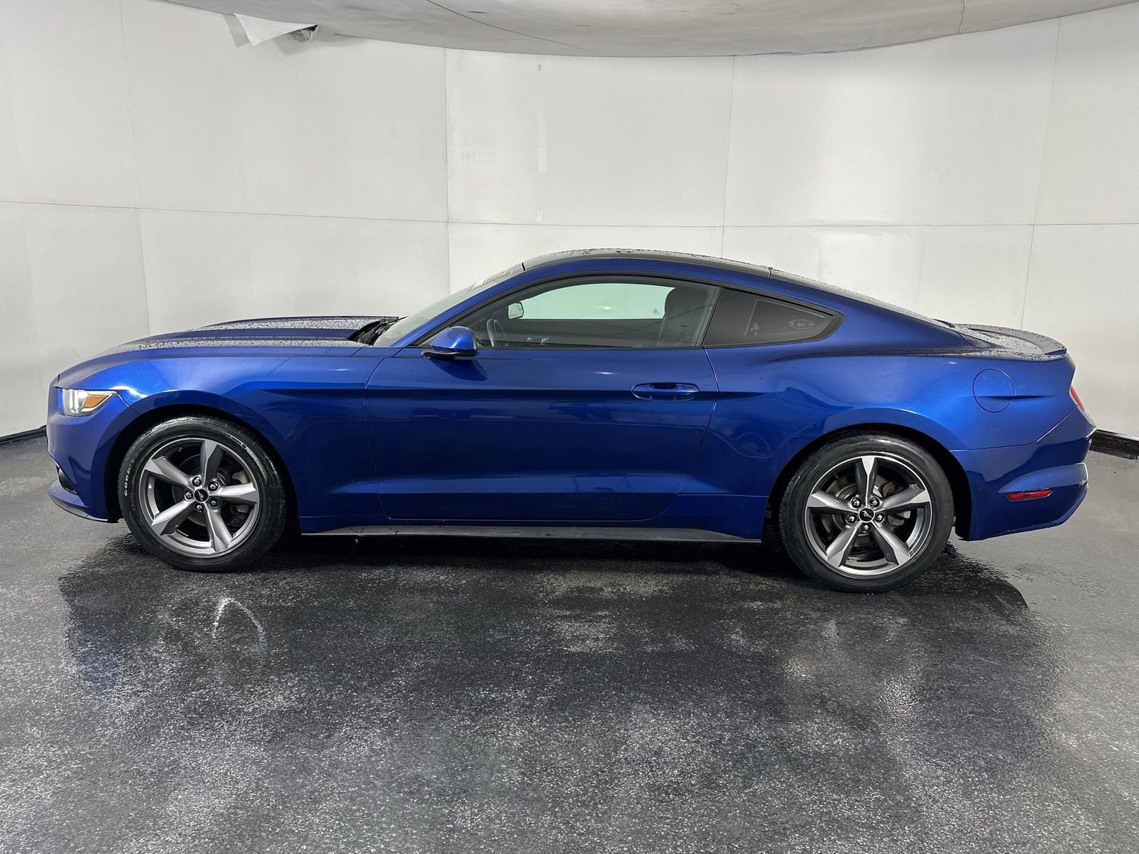 Used 2017 Ford Mustang EcoBoost image 8