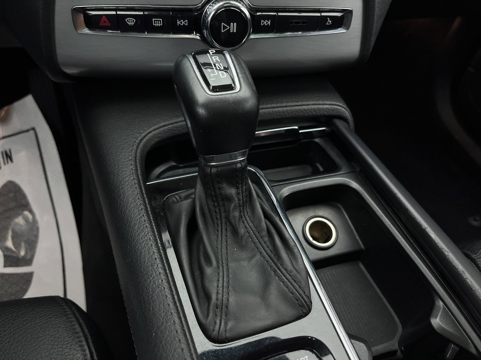 Used 2016 Volvo XC90 T6 Momentum w/ Vision Package image 21