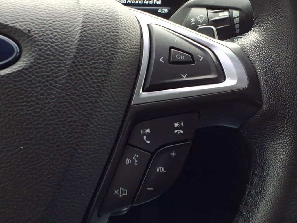 Used 2018 Ford Fusion SE w/ Fusion SE Technology Package image 14