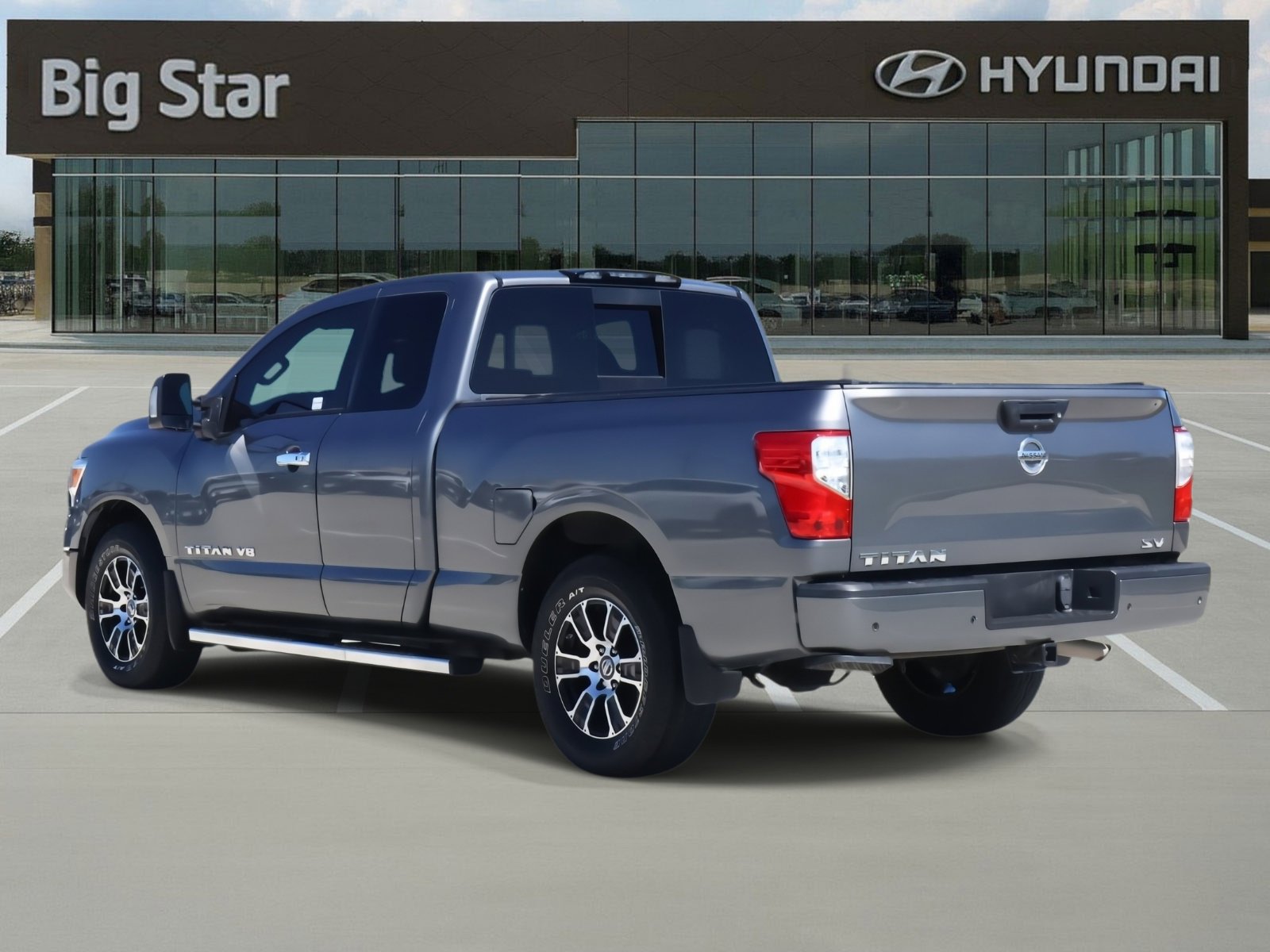 Used 2020 Nissan Titan SV w/ SV Convenience Package image 3