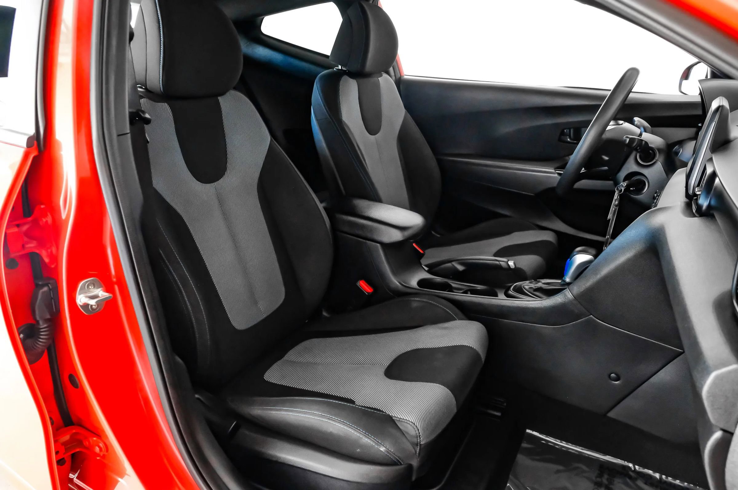 Used 2020 Hyundai Veloster 2.0 FWD image 26