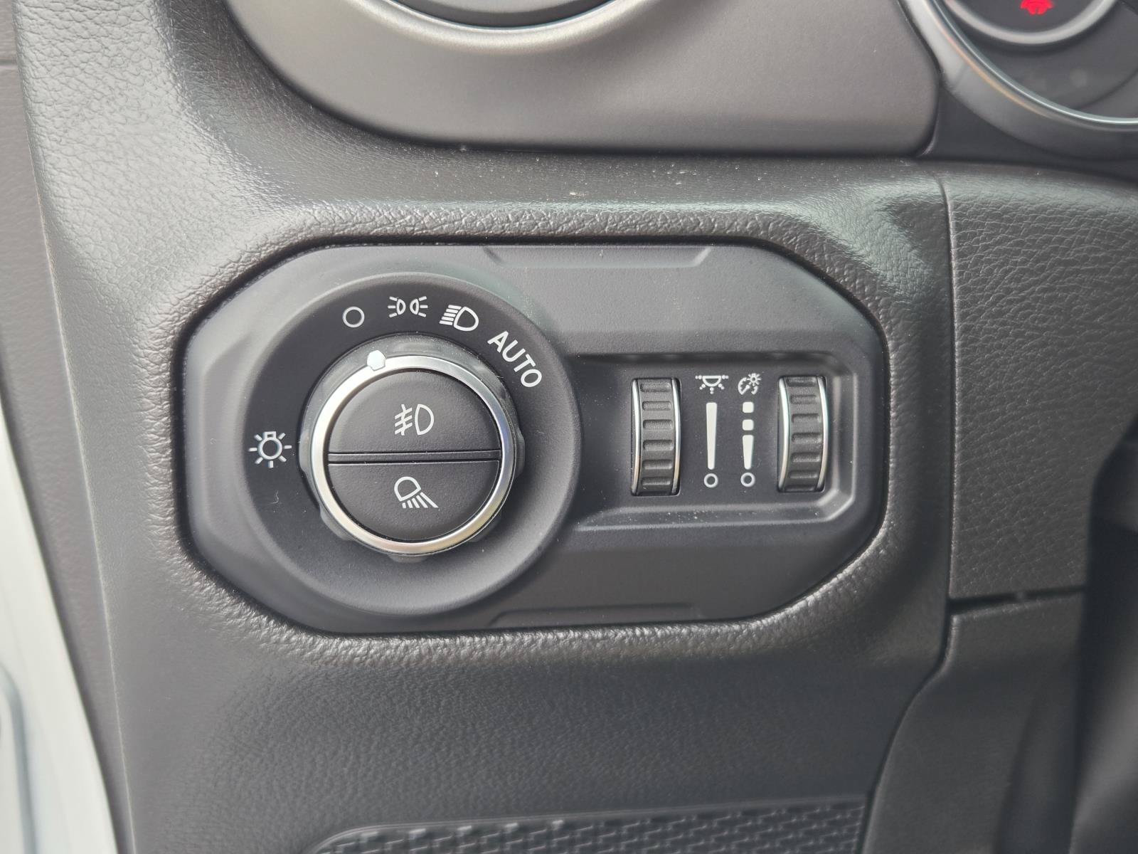 Used 2022 Jeep Gladiator Sport AWD/4WD image 18