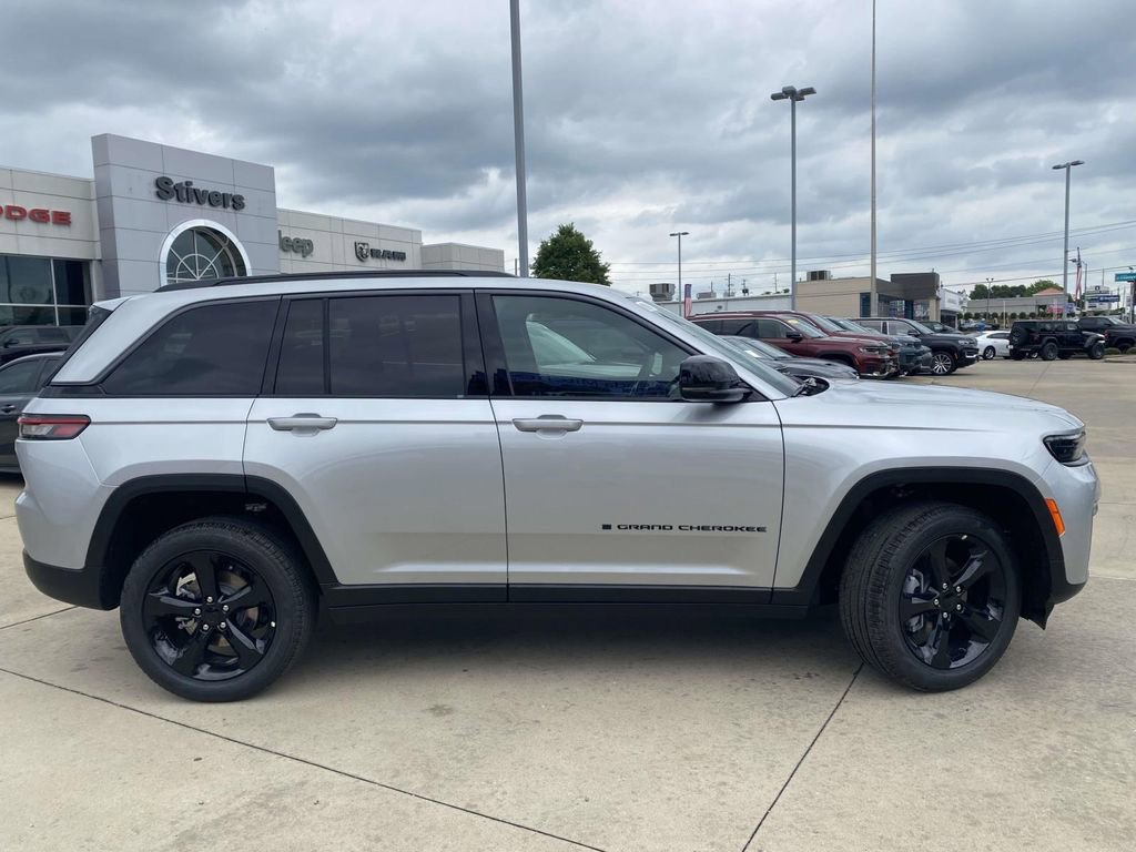 New 2026 Jeep Grand Cherokee Limited w/ Limited Altitude Package RWD image 36