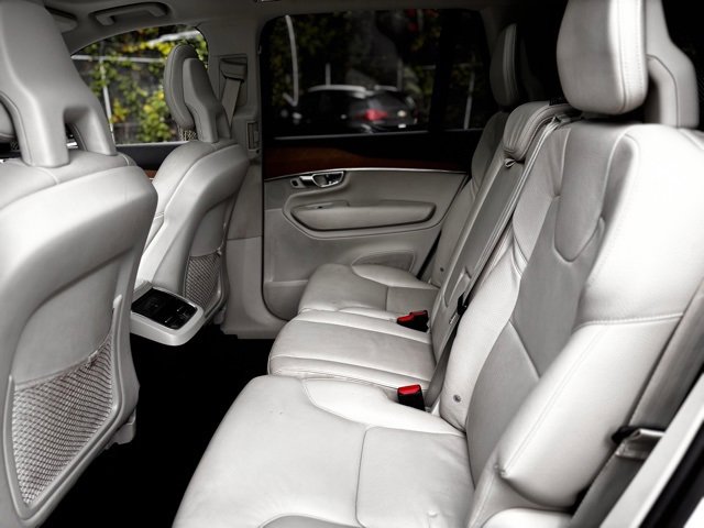 Used 2021 Volvo XC90 T6 Momentum image 24