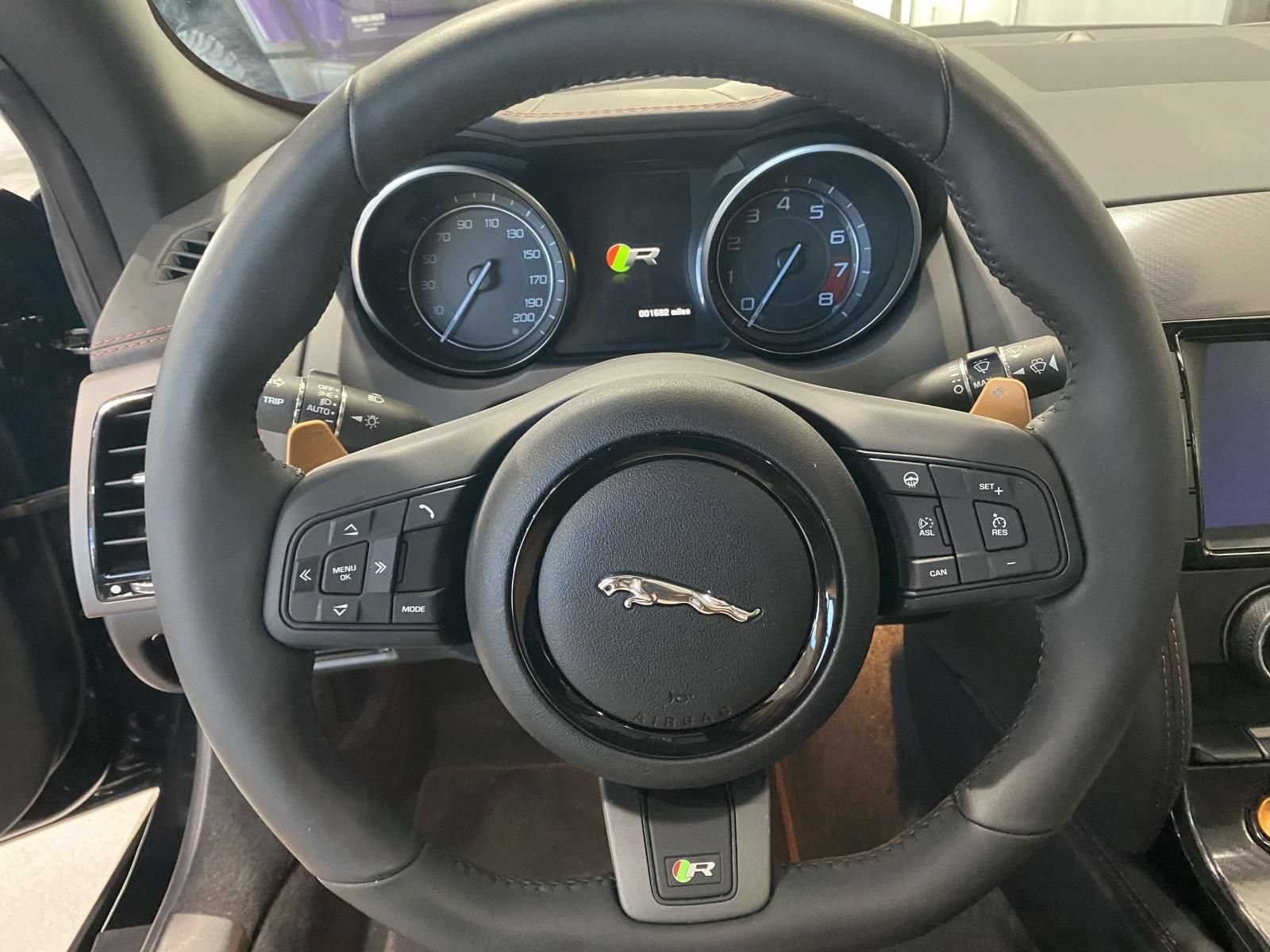 Used 2015 Jaguar F-TYPE R RWD image 17