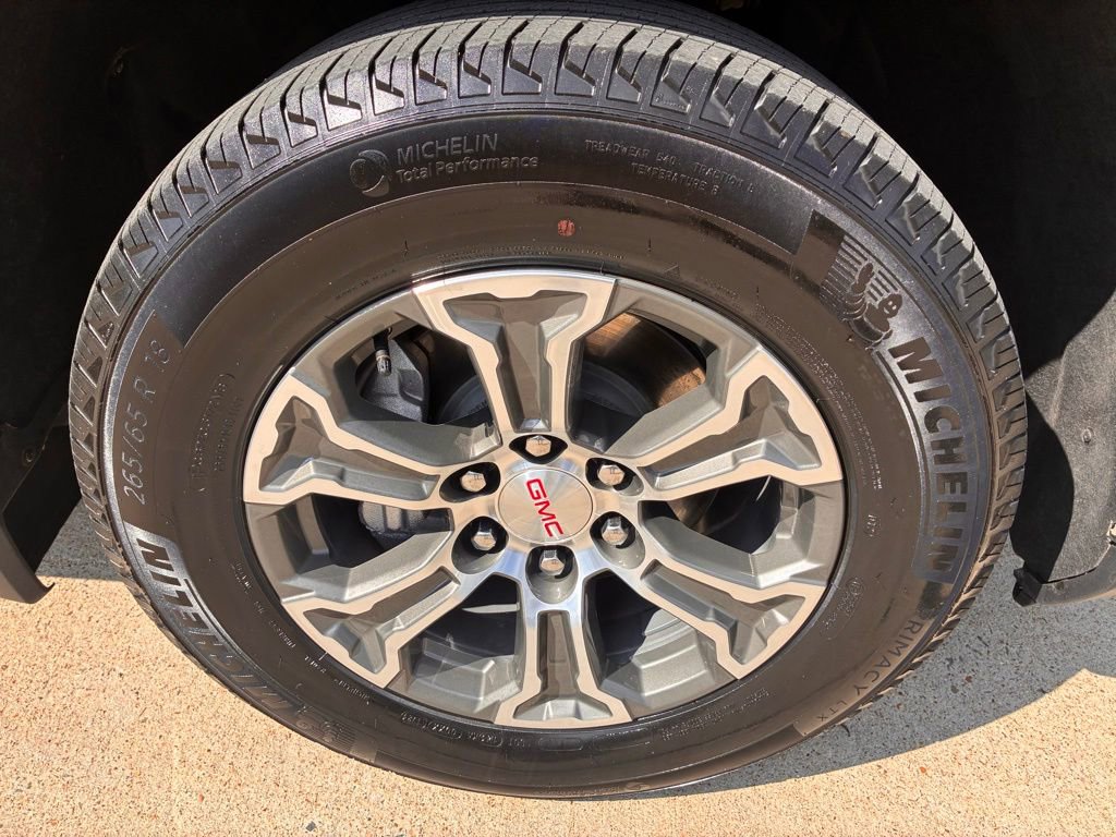 Used 2025 GMC Sierra 1500 SLT image 3