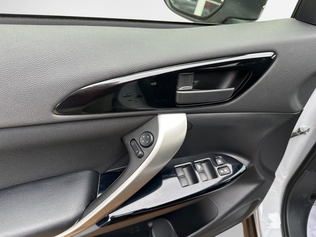 Used 2025 Mitsubishi Eclipse Cross LE image 14