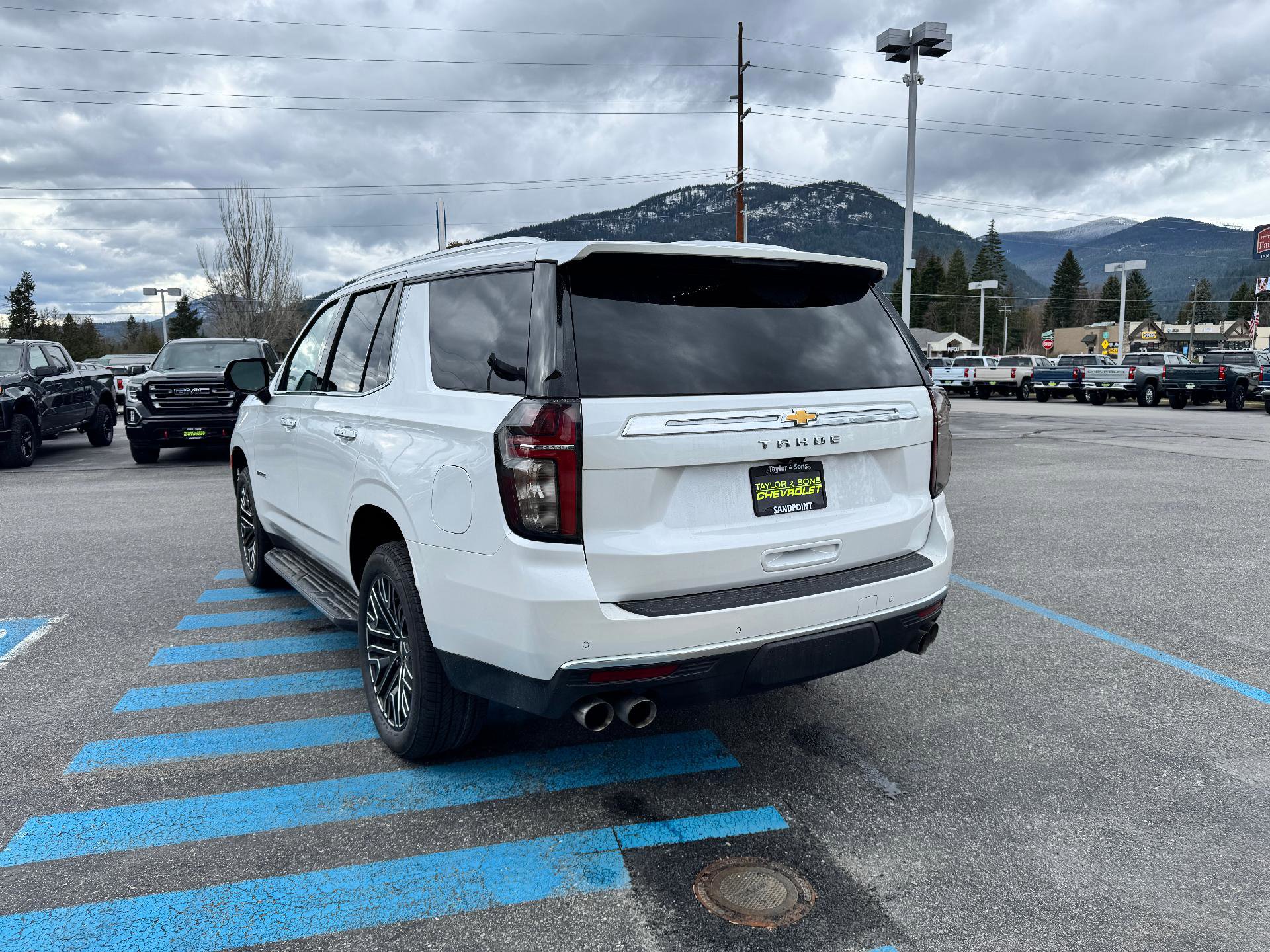 Used 2024 Chevrolet Tahoe High Country image 5
