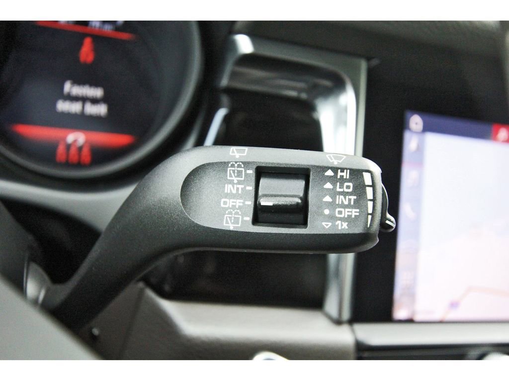 Used 2022 Porsche Macan image 22