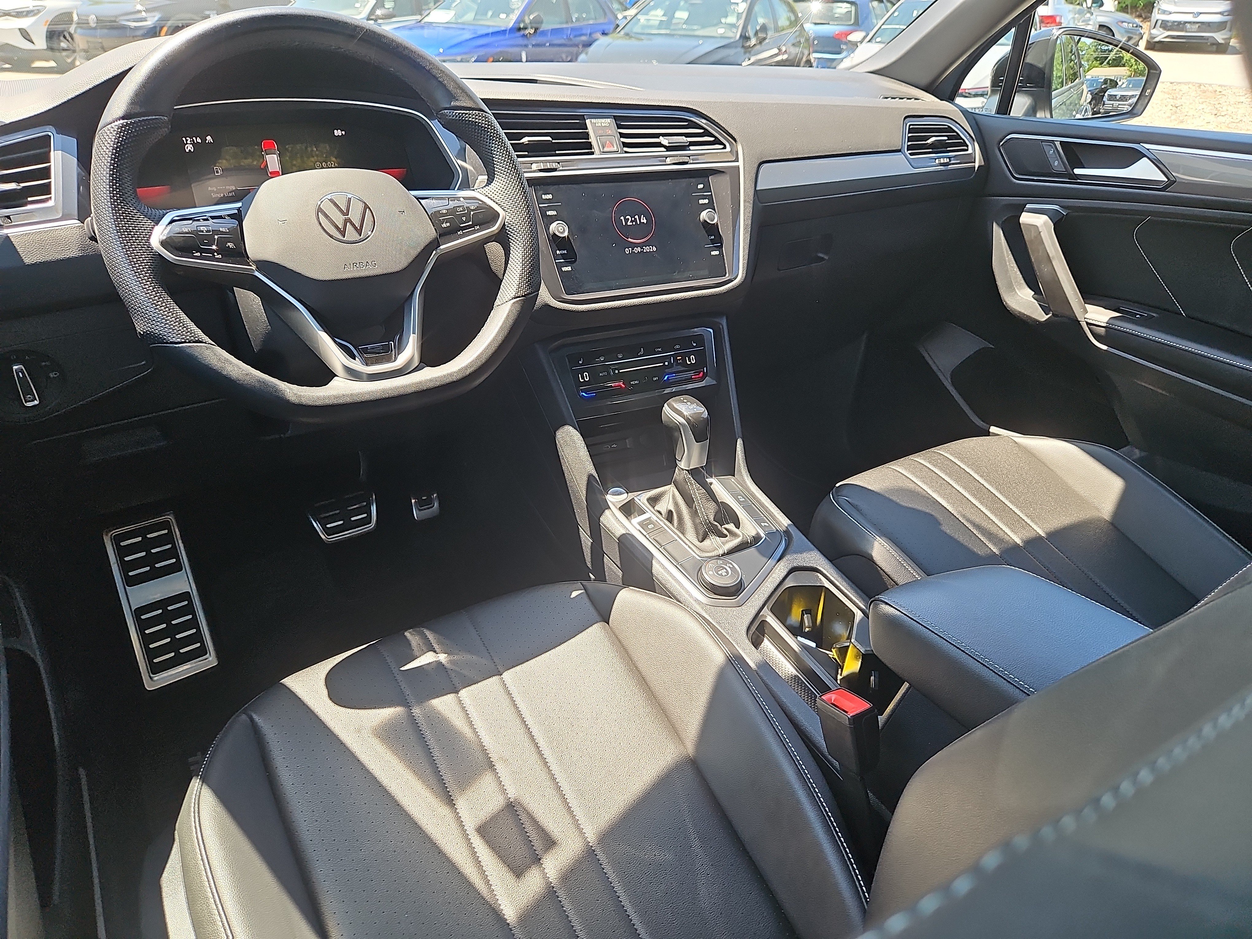 Certified 2024 Volkswagen Tiguan SE R-Line AWD/4WD image 30