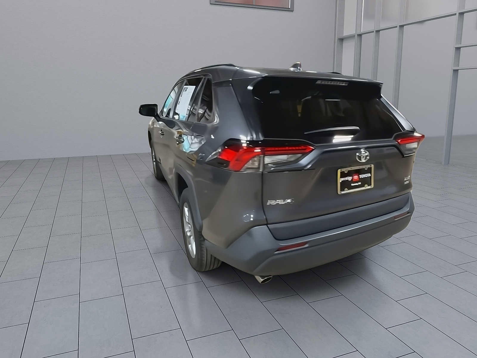 Used 2022 Toyota RAV4 XLE w/ Carpet Mat Package (TMS) AWD/4WD image 7